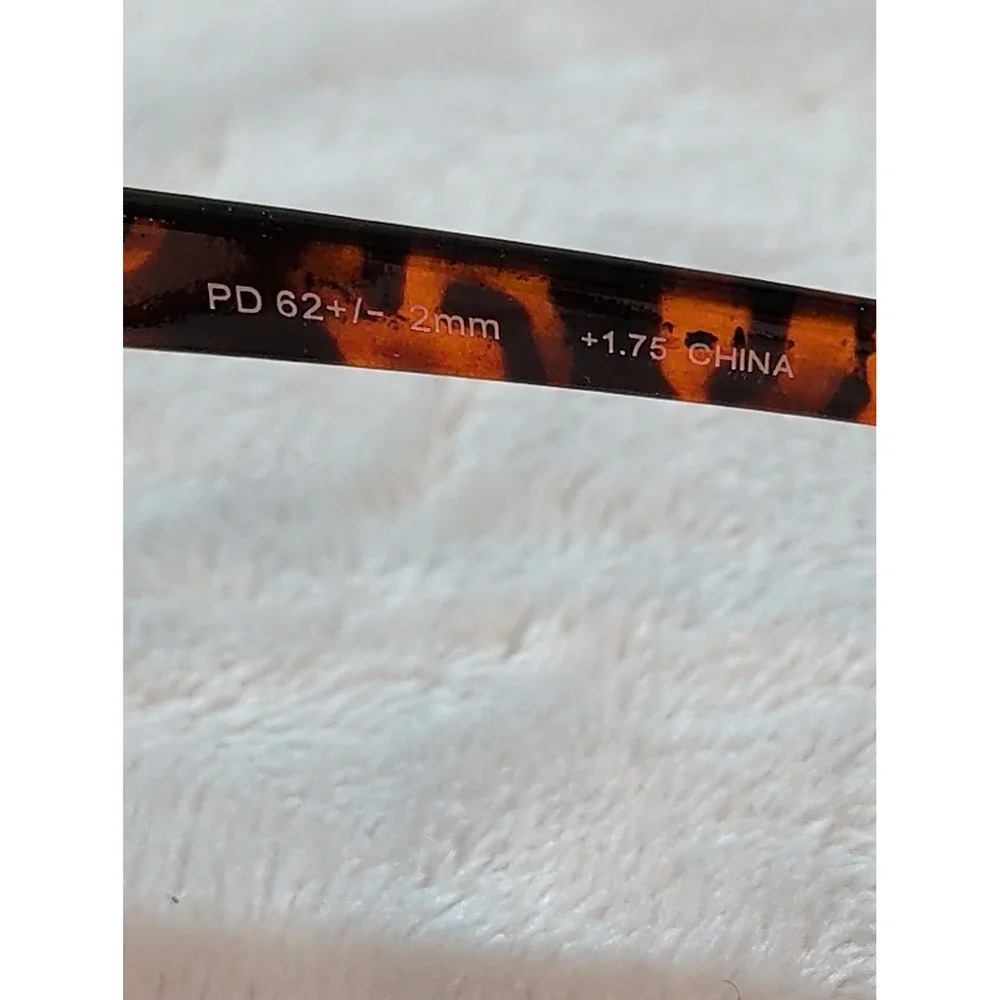 Tortoise Shell Rectangular Eyeglass Frames‎ Bold Geometric Academic Style